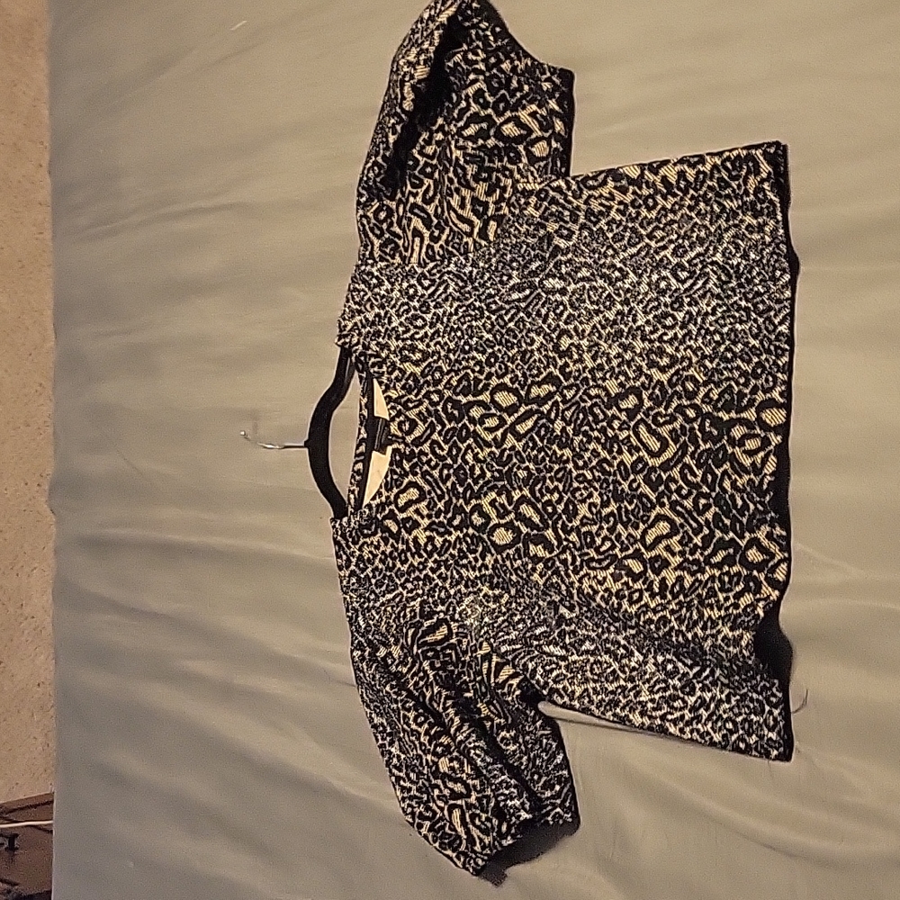 Cheetah print puffy ballon sleeved crop top
